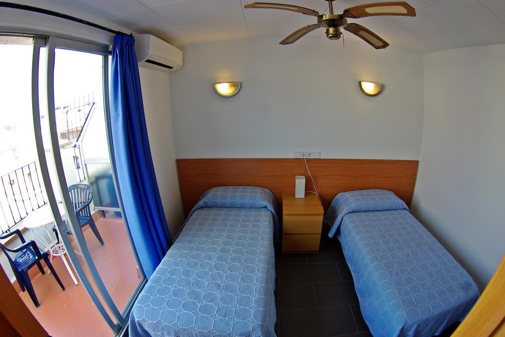 Hostal L'Alba 또사데마르 객실 사진